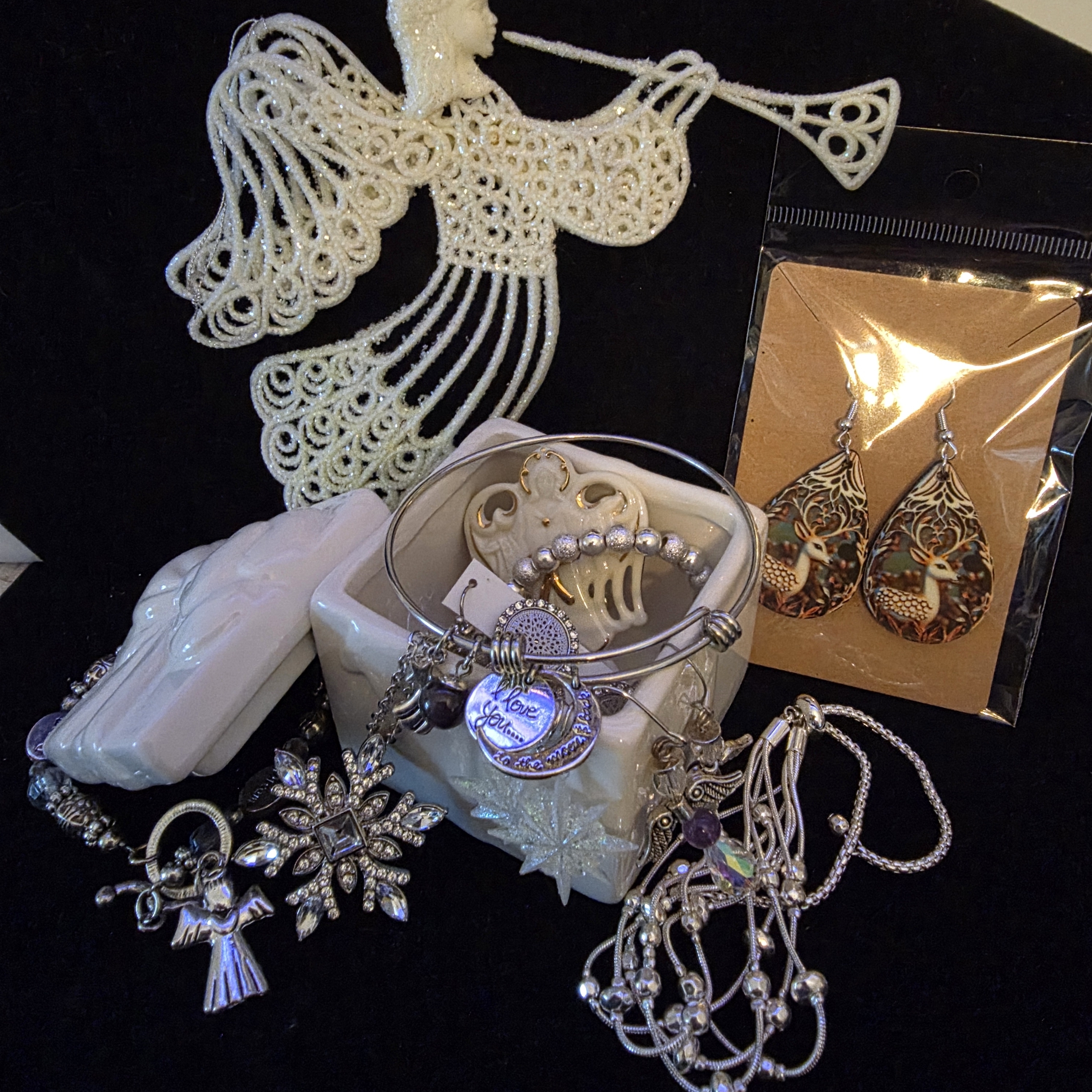 Elegant Silver And White Jewelry Set 25$